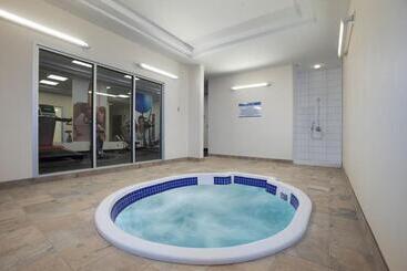 Travelodge Hotel By Wyndham Weyburn