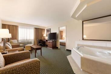 Travelodge Hotel By Wyndham Weyburn