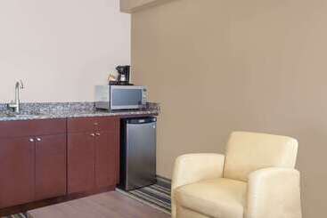 מוטל Super 8 By Wyndham Brandon Mb