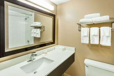 مُتل Super 8 By Wyndham Calgary/airport