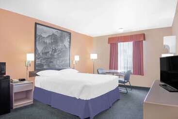 مُتل Ramada By Wyndham Cranbrook