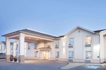 مُتل Ramada By Wyndham Cranbrook