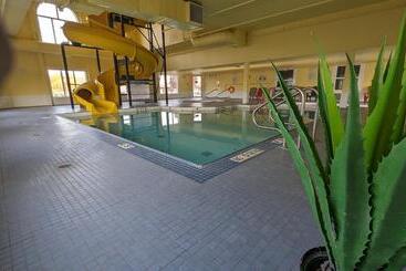 مُتل Ramada By Wyndham Cranbrook