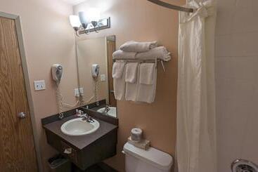 مُتل Ramada By Wyndham Cranbrook