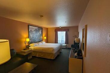 مُتل Ramada By Wyndham Cranbrook