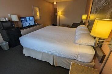 مُتل Ramada By Wyndham Cranbrook
