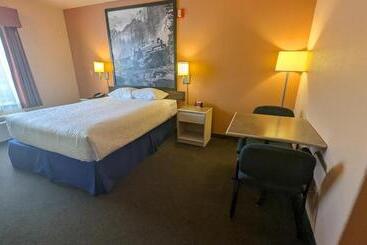 مُتل Ramada By Wyndham Cranbrook