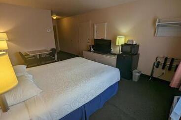 مُتل Ramada By Wyndham Cranbrook