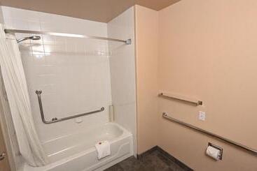 مُتل Ramada By Wyndham Cranbrook