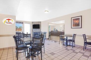 مُتل Ramada By Wyndham Cranbrook