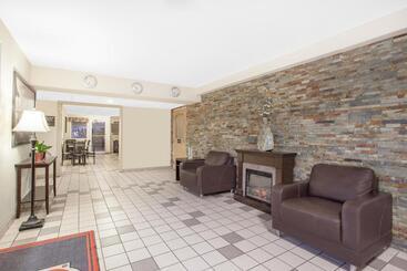 مُتل Ramada By Wyndham Cranbrook