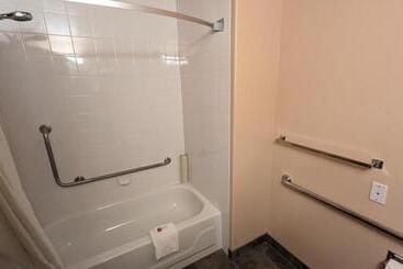 مُتل Ramada By Wyndham Cranbrook