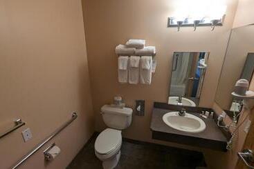 مُتل Ramada By Wyndham Cranbrook