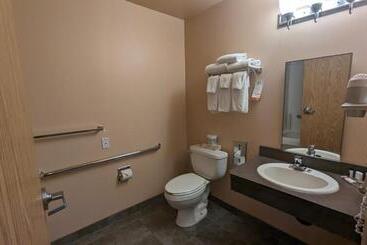 مُتل Ramada By Wyndham Cranbrook