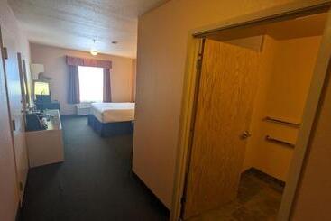 مُتل Ramada By Wyndham Cranbrook