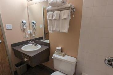 مُتل Ramada By Wyndham Cranbrook