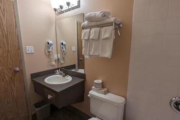 مُتل Ramada By Wyndham Cranbrook