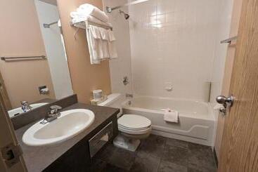 مُتل Ramada By Wyndham Cranbrook