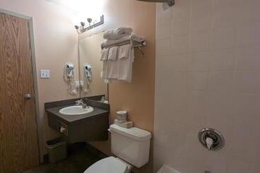 مُتل Ramada By Wyndham Cranbrook