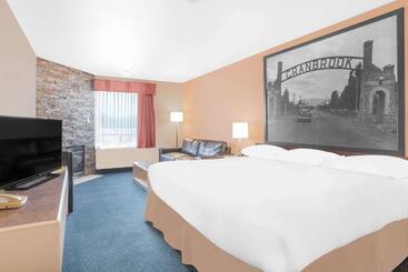 مُتل Ramada By Wyndham Cranbrook