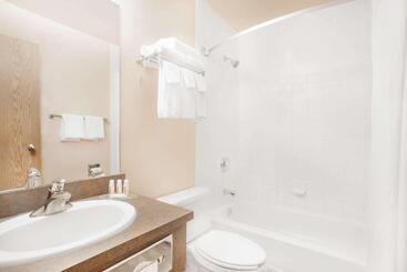 مُتل Ramada By Wyndham Cranbrook