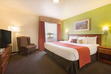 مُتل Super 8 By Wyndham Drayton Valley