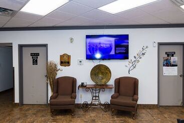 مُتل Super 8 By Wyndham Drayton Valley