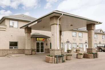 مُتل Super 8 By Wyndham Drayton Valley