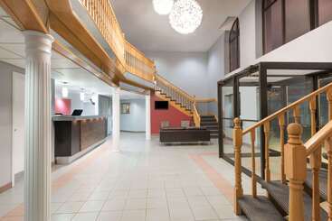 مُتل Super 8 By Wyndham Mt Hope Hamilton Intl Arpt On