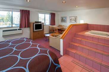 مُتل Super 8 By Wyndham Salmon Arm