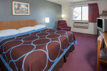مُتل Super 8 By Wyndham Salmon Arm