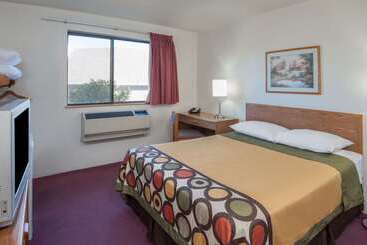 مُتل Super 8 By Wyndham Salmon Arm