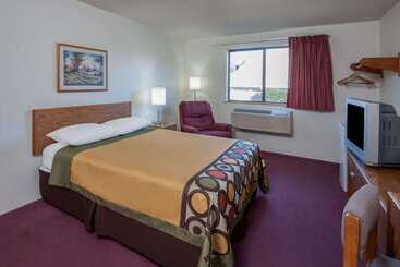 مُتل Super 8 By Wyndham Salmon Arm