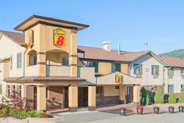 مُتل Super 8 By Wyndham Salmon Arm