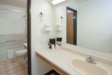 مُتل Super 8 By Wyndham Salmon Arm
