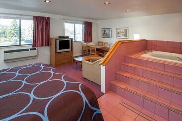 مُتل Super 8 By Wyndham Salmon Arm