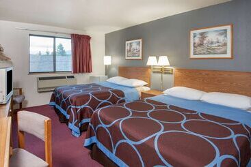 مُتل Super 8 By Wyndham Salmon Arm