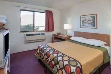 مُتل Super 8 By Wyndham Salmon Arm