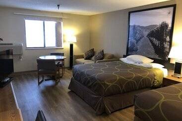 مُتل Super 8 By Wyndham Salmon Arm