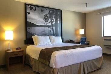 مُتل Super 8 By Wyndham Salmon Arm