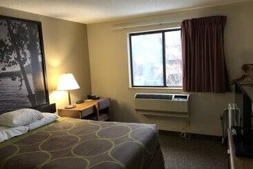 مُتل Super 8 By Wyndham Salmon Arm