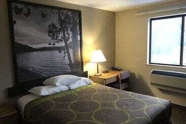 مُتل Super 8 By Wyndham Salmon Arm