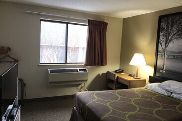 مُتل Super 8 By Wyndham Salmon Arm