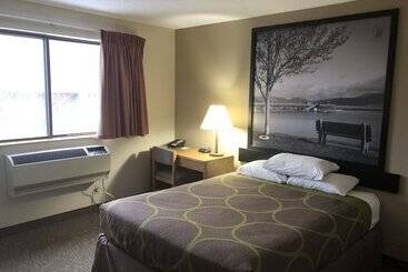 مُتل Super 8 By Wyndham Salmon Arm