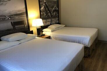 مُتل Super 8 By Wyndham Salmon Arm