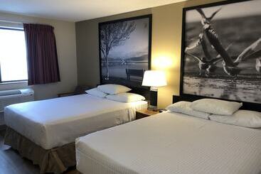 مُتل Super 8 By Wyndham Salmon Arm