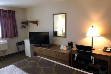 مُتل Super 8 By Wyndham Salmon Arm