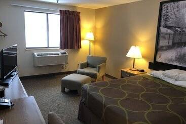 مُتل Super 8 By Wyndham Salmon Arm
