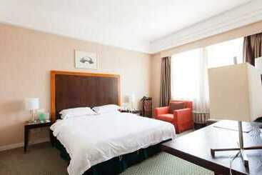هتل Golden Coast Lawton