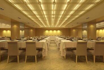 هتل Hilton Shanghai City Center